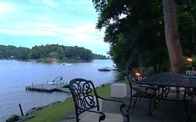Candlewood Lake - Cozy Private Room By The Lake